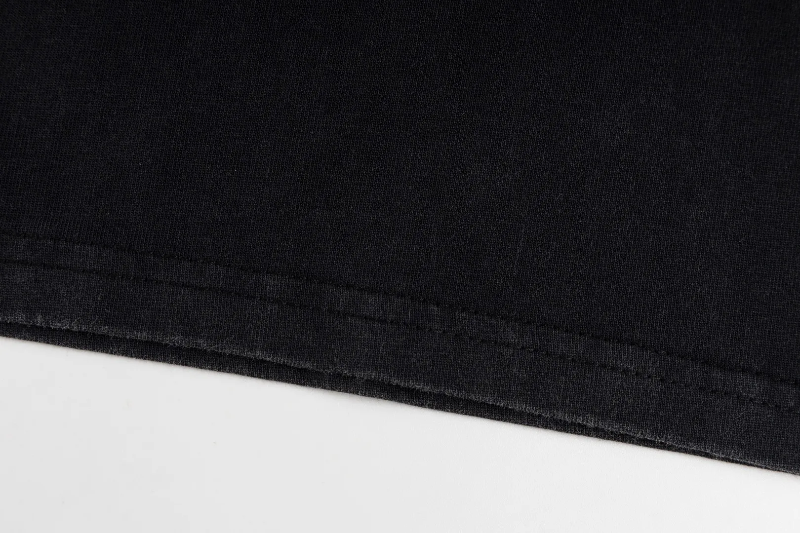 P196 85 Ralph Lauren washed heavy brushed distressed henley stand-up collar open chest long-sleeved bottoming shirt thin sweatshirt fabric 100% Xinjiang long-staple cotton, imported embroidered logo on the chest custom threaded collar, classic embroidery, the highest version, suitable for business and leisure daily use! 🌘3-button placket, laser logo pearlescent resin buttons, cuffs and hem are double-stitched, different from the currency version. Washed and distressed, sand-washed and stir-fried. Color: White, Black, Navy Blue, Army Green, Gray Size: S M L XL Length: 69/70/72/75 Bust: 102/108/116/124 Shoulder width: 43/45/47/49 Recommended weight: 100-120/120-140/140-160/160-180 pounds